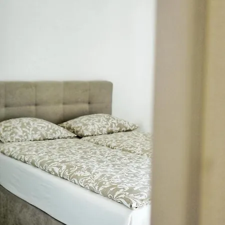 Apartment Lili - Lj Apartments Apartmán *